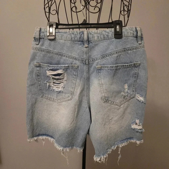 Madden NYC Distressed Destroyed Denim shorts Womens Junior 7 Summer Beach Vacay - Picture 2 of 6